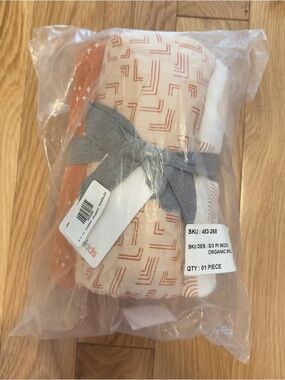 Crate and Kids pack of 3 baby swaddles